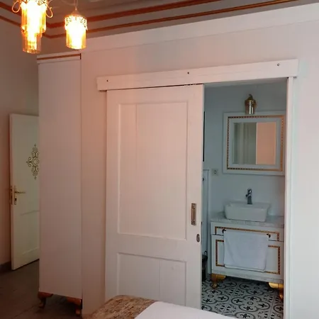 Budakzade Konagi Otel-restaurant 1841 Izmir