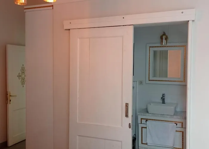 Budakzade Konagi Otel-restaurant 1841 İzmir